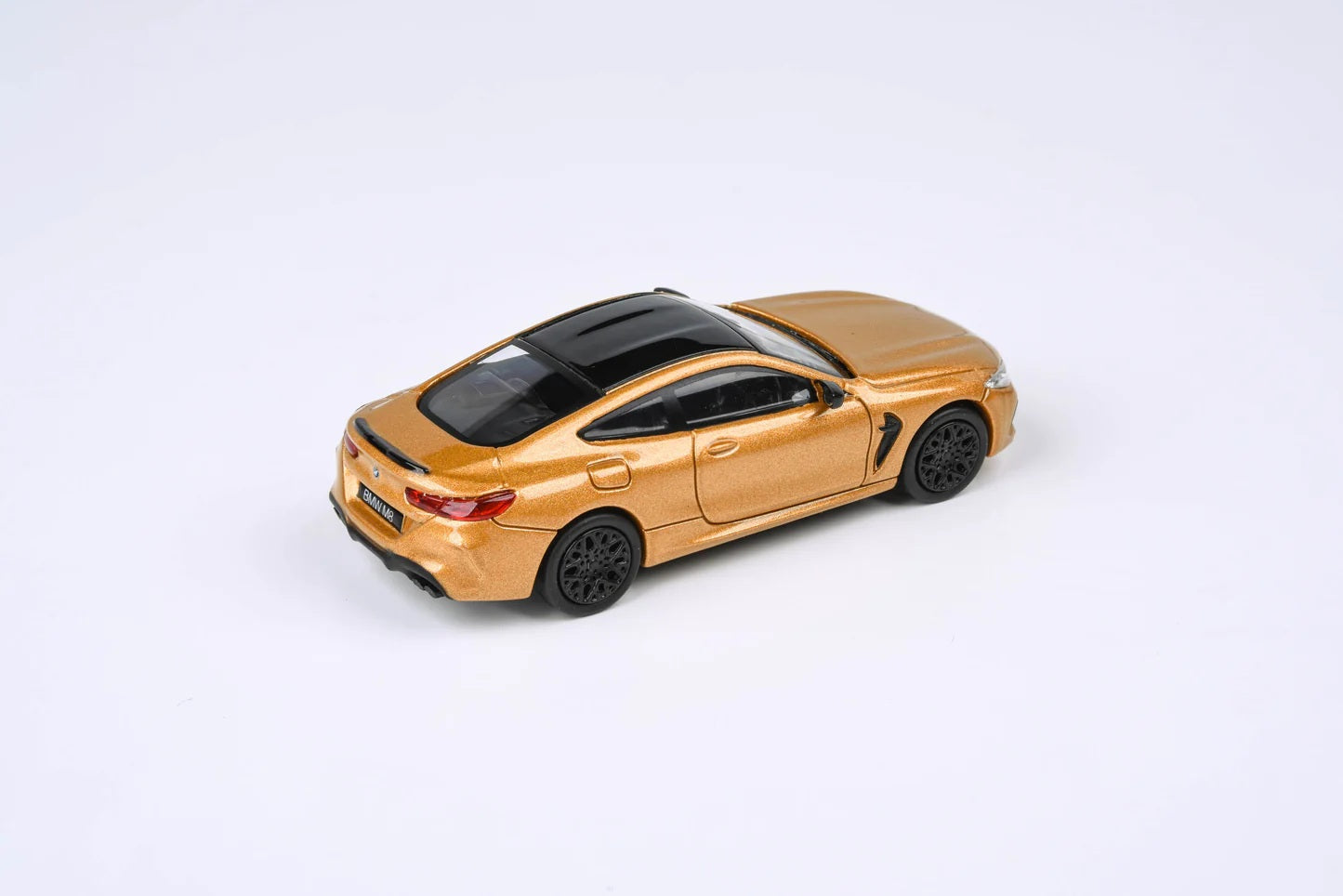 BMW M8 Ceylon Gold - Para64 - Scala 1/64