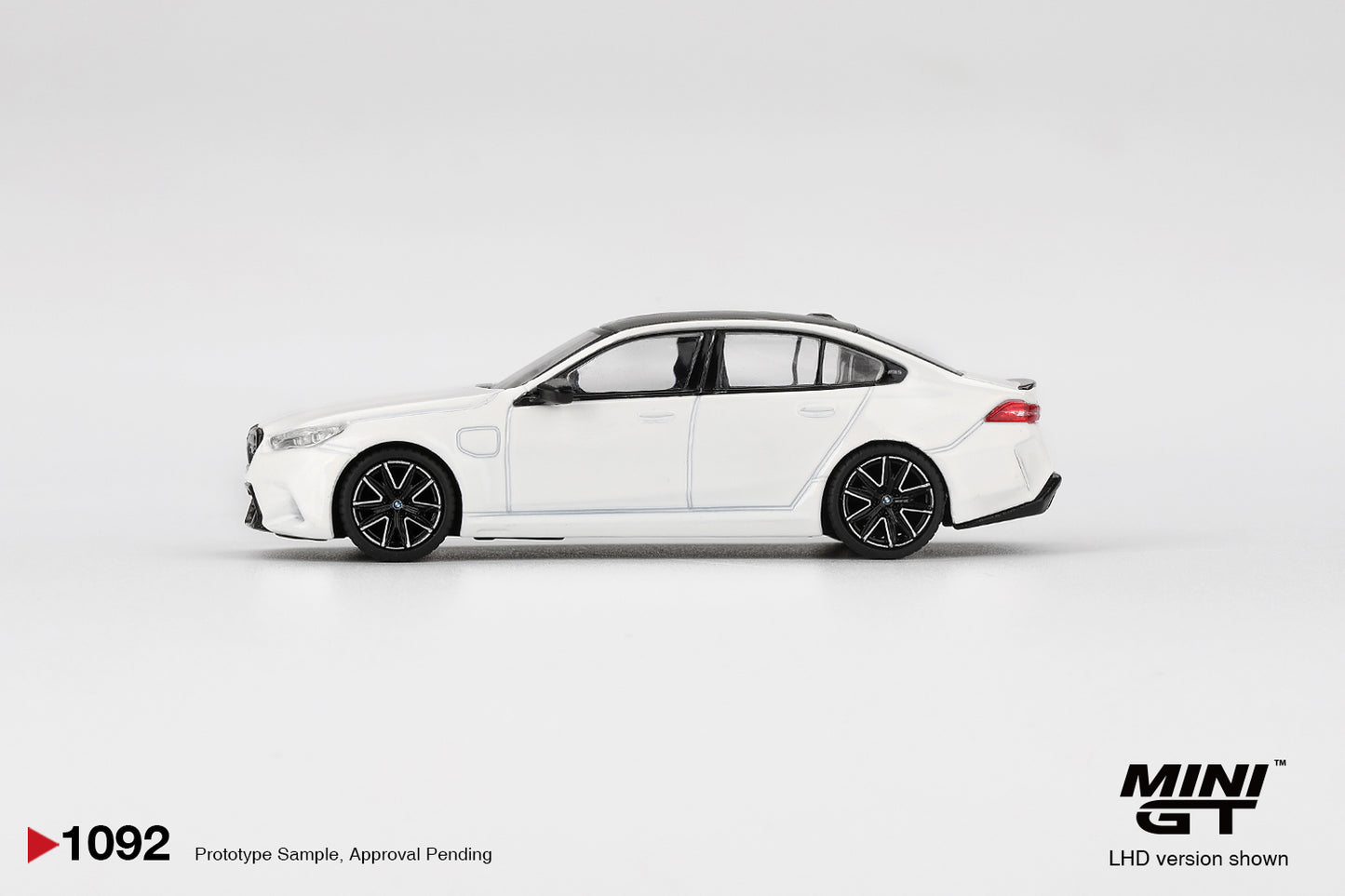 BMW M5 (G90) Alpine White 2025 - Mini GT - Scala 1-64 MGT01092-L
