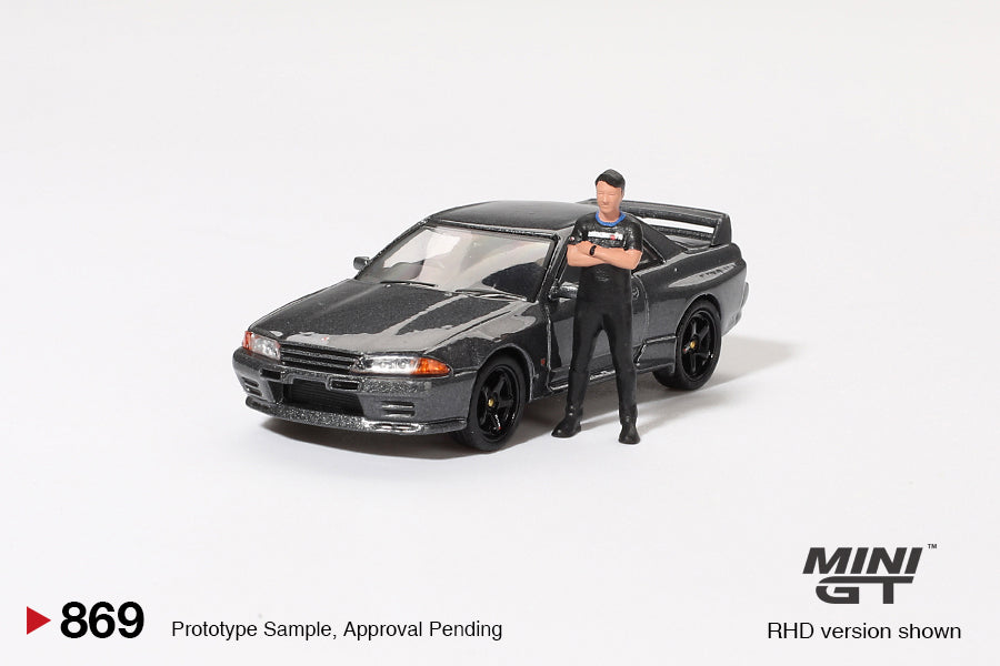 Nissan Skyline GT-R (R32) Gunmetal with Matsuda Figure Tsugio Matsuda Collection - Mini GT - Scala 1/64 MGT00869-R