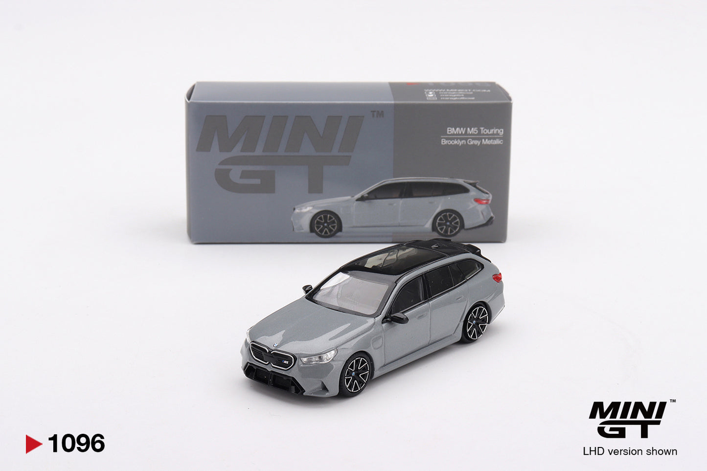 BMW M5 Touring Brooklyn Grey Metallic 2025 - Mini GT - Scala 1/64 MGT01096-L