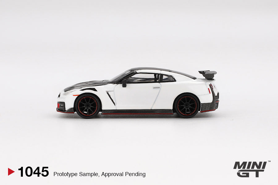 Nissan GT-R (35) Nismo Brilliant White Pearl 2024 - Mini GT - Scala 1/64 MGT01045-BL Blister Packaging