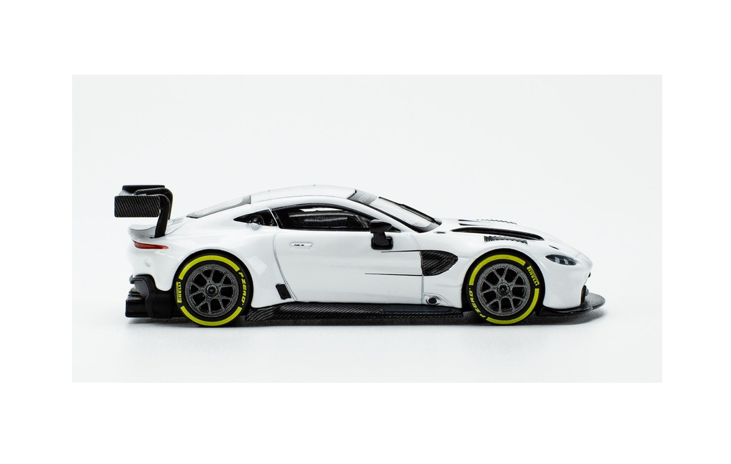 Aston Martin GT3 White - Pop Race - Scala 1/64 PR64-0045