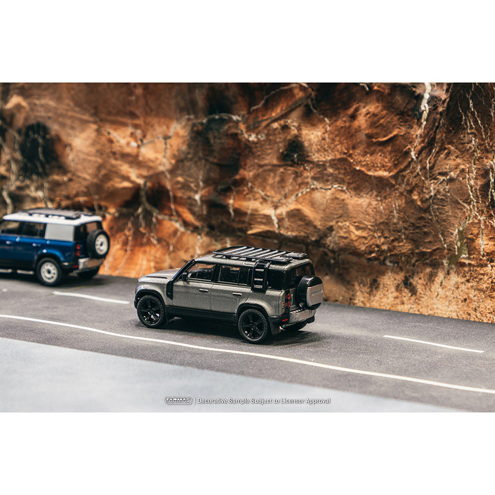Land Rover Defender 110 Grey Metallic - Tarmac Works - Scala 1/64 T64G-020-GY