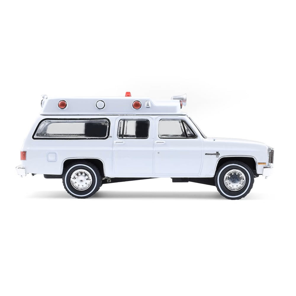 1983 Chevrolet Suburban Custom Deluxe Ambulance - Greenlight - Scala 1/64