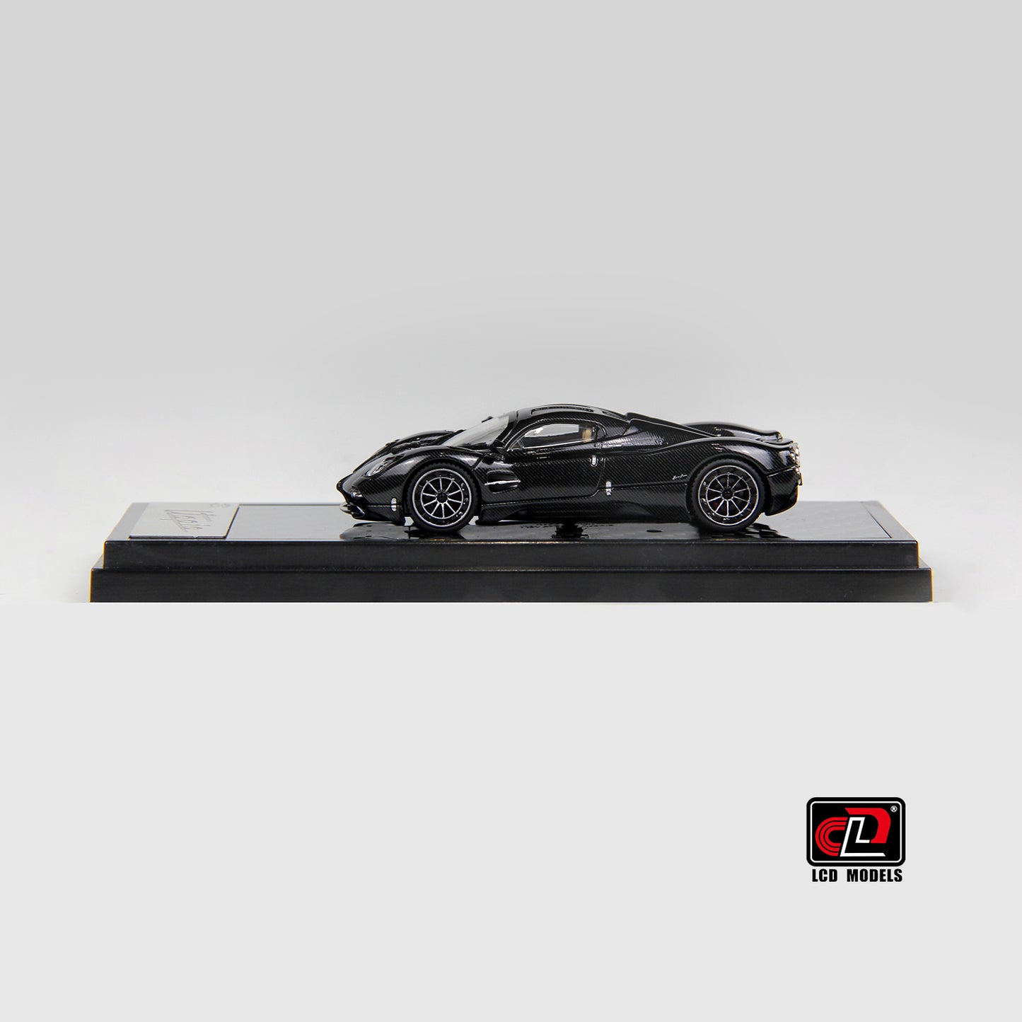 LCD Models - Pagani Utopia Carbon Black - Scala 1/64 LCD64039-CB