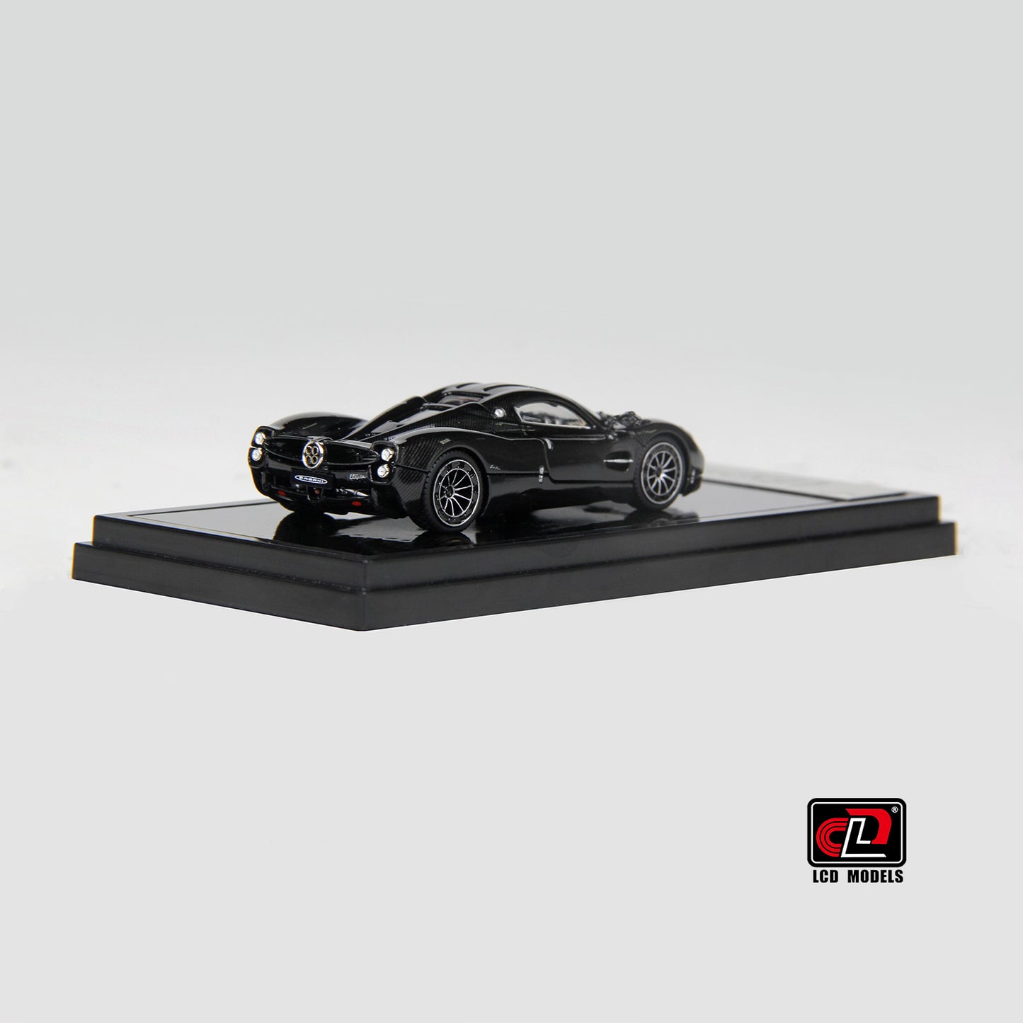 LCD Models - Pagani Utopia Carbon Black - Scala 1/64 LCD64039-CB