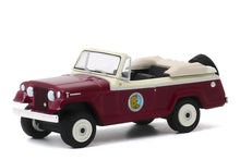 Carica l&#39;immagine nel visualizzatore di Gallery, 1967 Jeep Jeepster Ace Ventura - Greenlight - Scala 1/64 Hollywood Series
