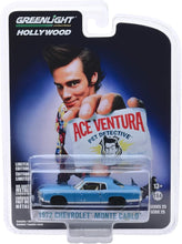 Charger l&#39;image dans la galerie, 1972 Chevrolet Monte Carlo Ace Ventura - Greenlight - Scala 1/64 Hollywood Series
