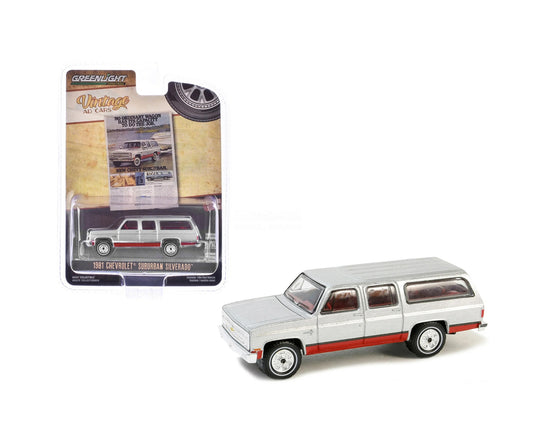 1981 Chevrolet Suburban Collector's Edition Silver Metallic & Red Vintage AD Cars - Greenlight - Scala 1/64