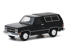 Carica l&#39;immagine nel visualizzatore di Gallery, 1989 Chevrolet Blazer Ace Ventura - Greenlight - Scala 1/64 Hollywood Series
