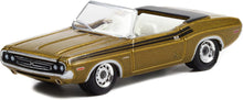 Carica l&#39;immagine nel visualizzatore di Gallery, Dodge Challenger 340 1971 Mod Squad TV Series - Greenlight - Scala 1/64
