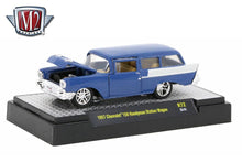 Cargar imagen en el visor de la galería, Chevrolet 150 Handyman Station Wagon 1957 Azul/Blanco - Máquinas M2 - Escala 1/64
