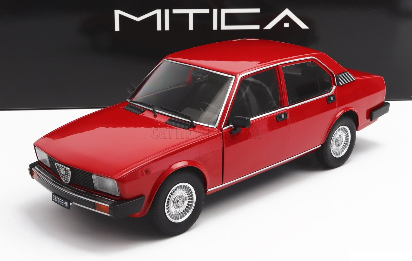 Alfa Romeo Alfetta Berlina 2000L 1978 con Cerchi Millerighe Red - Mitica Diecast - Scala 1/18