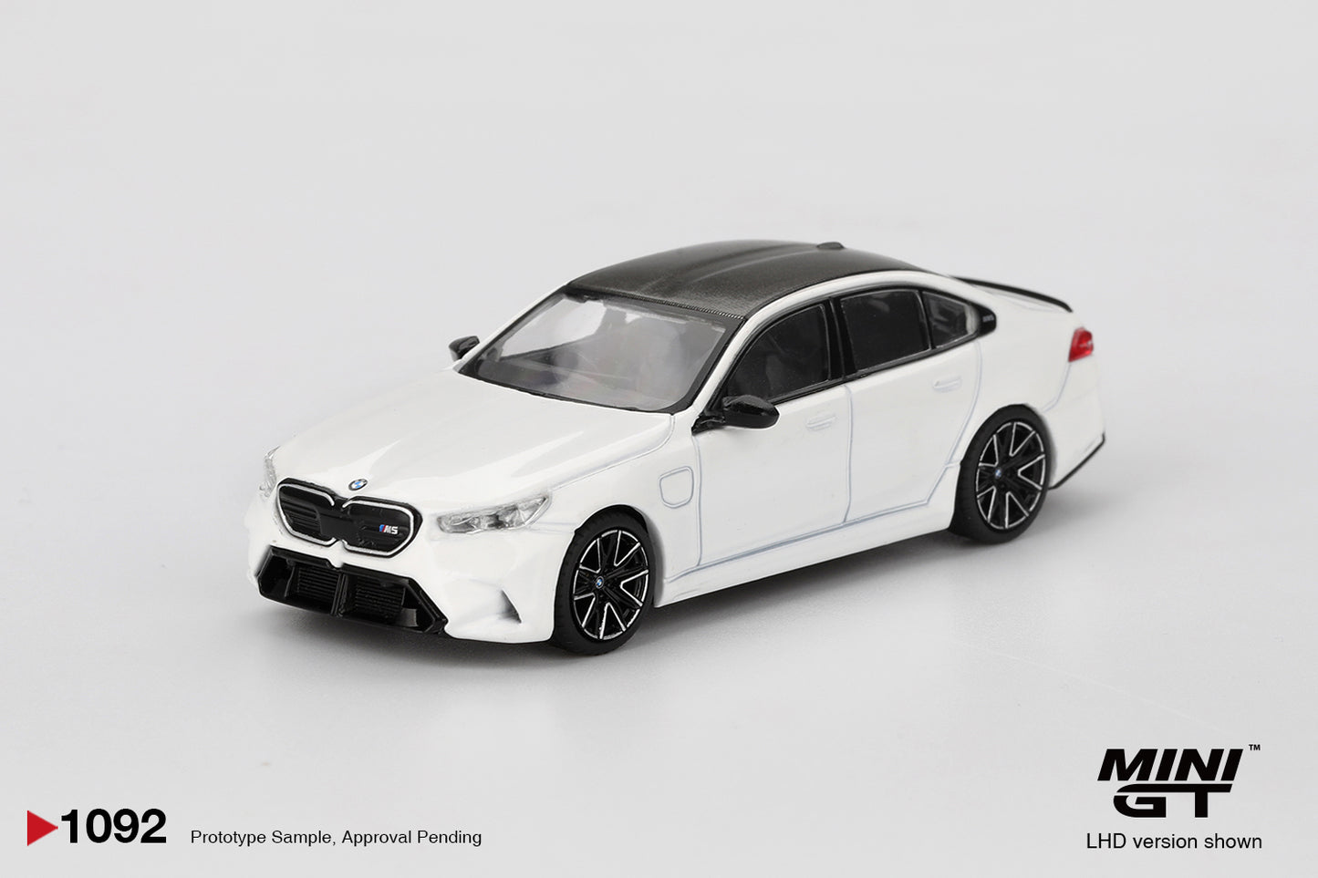 BMW M5 (G90) Alpine White 2025 - Mini GT - Scala 1-64 MGT01092-L