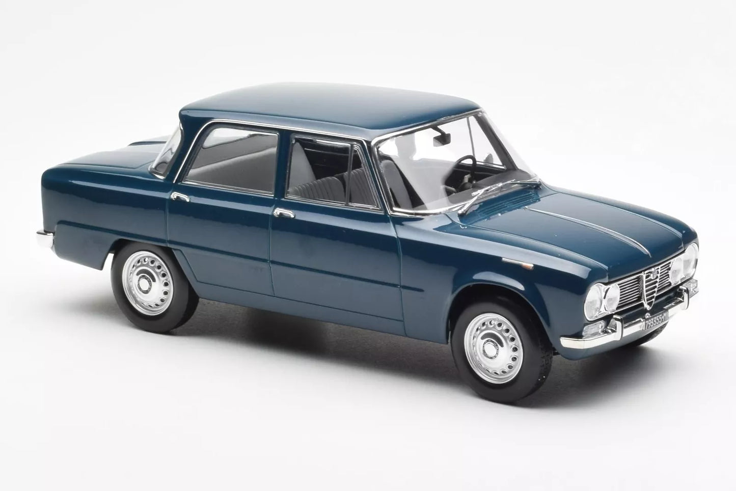 Alfa Romeo Giulia TI 1964 Petrol Blue - Norev - Scala 1/18