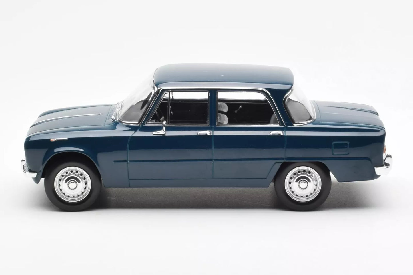 Alfa Romeo Giulia TI 1964 Petrol Blue - Norev - Scala 1/18