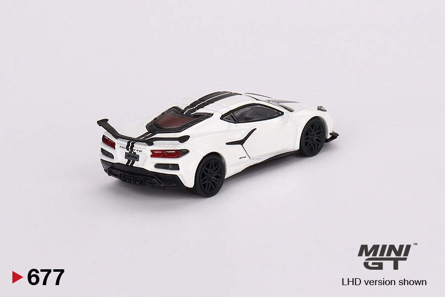 Chevrolet Corvette Z06 2023 Arctic White - Mini GT - Scala 1/64 MGT00677