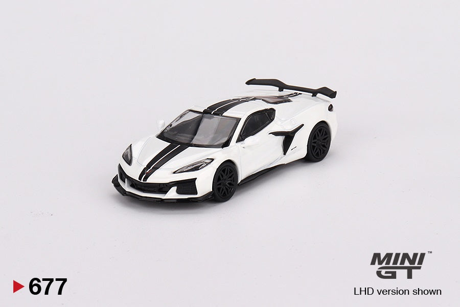 Chevrolet Corvette Z06 2023 Arctic White - Mini GT - Scala 1/64 MGT00677