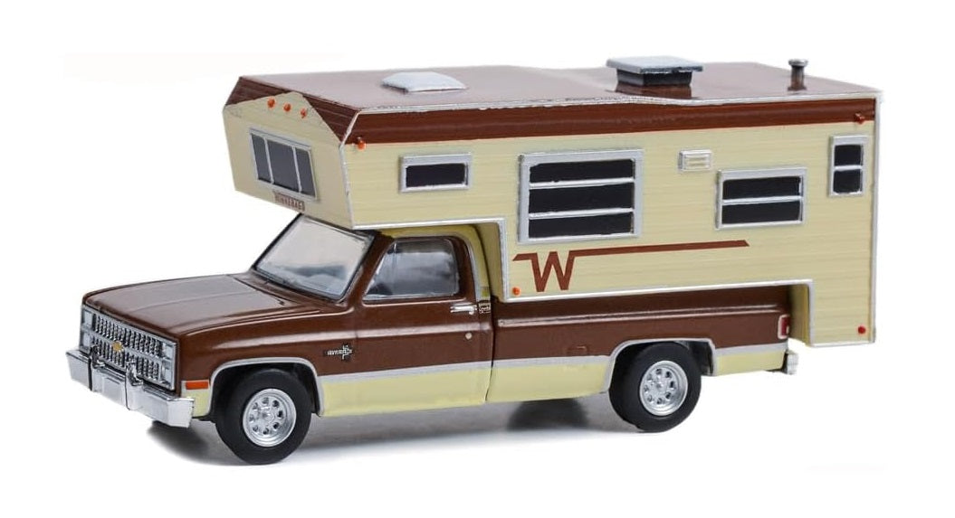 1982 Chevrolet C20 Silverado Camper Special with Winnebago Slide-In Camper - Greenlight - Scala 1/64