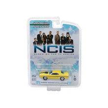 Laden Sie das Bild in den Galerie-Viewer, Gibbs&#39; Dodge Challenger NCIS TV Series - Greenlight - Scala 1/64
