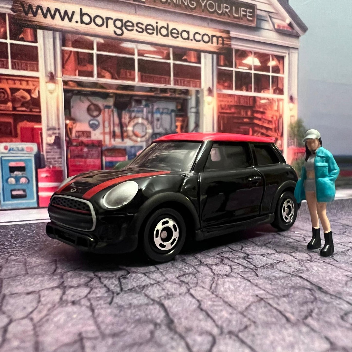 MINI John Cooper Works - Takara Tomy Tomica - Escala 1/57