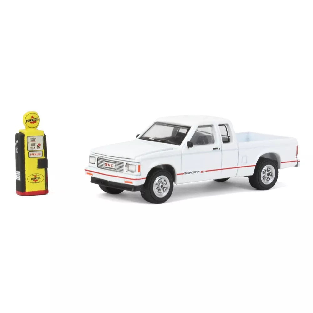 1991 GMC Sonoma ST with Pennzoil Gas Pump - Series Hobby Shop - Greenlight - Scala 1/64