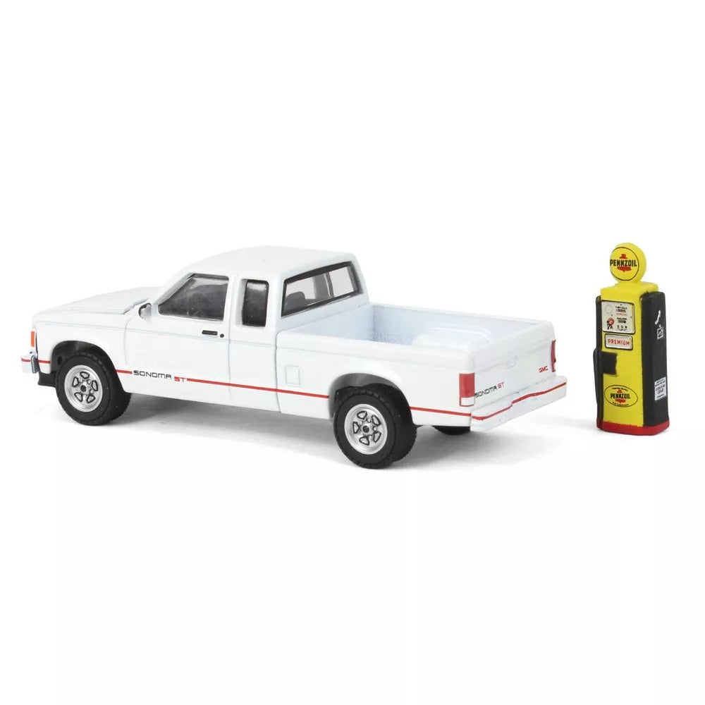 1991 GMC Sonoma ST with Pennzoil Gas Pump - Series Hobby Shop - Greenlight - Scala 1/64