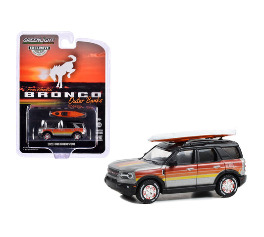 2022 Ford Bronco Sport Outer Banks with Rooftop Kayak - Hobby Exclusive - Greenlight - Scala 1/64