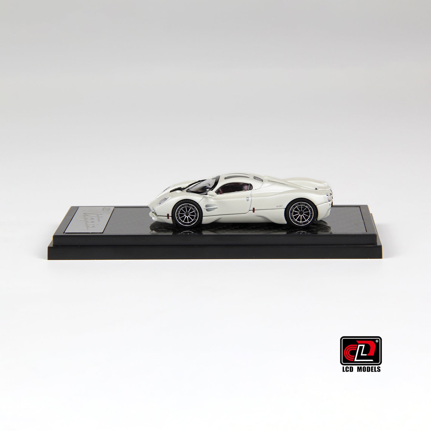 LCD Models - Pagani Utopia White - Scala 1/64 LCD64039-WH