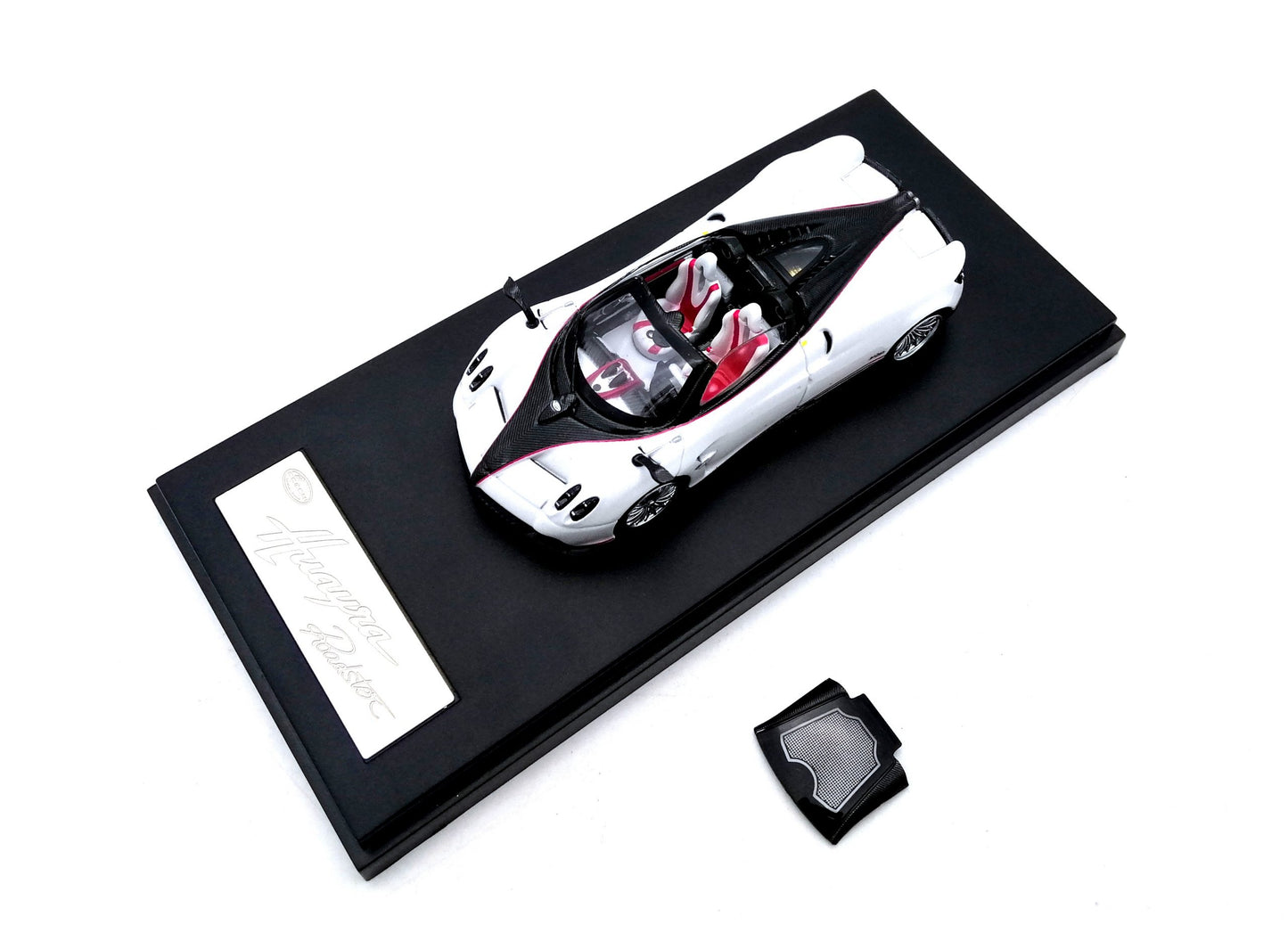 Pagani Huayra Roadster Pearl White - LCD Models - Scala 1/64 LCD64015-BW