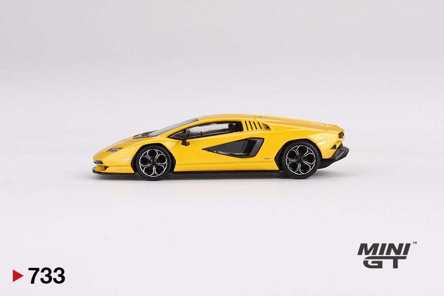 Lamborghini Countach LPI 800-4 New Giallo Orion LHD - Mini GT - Escala 1/64