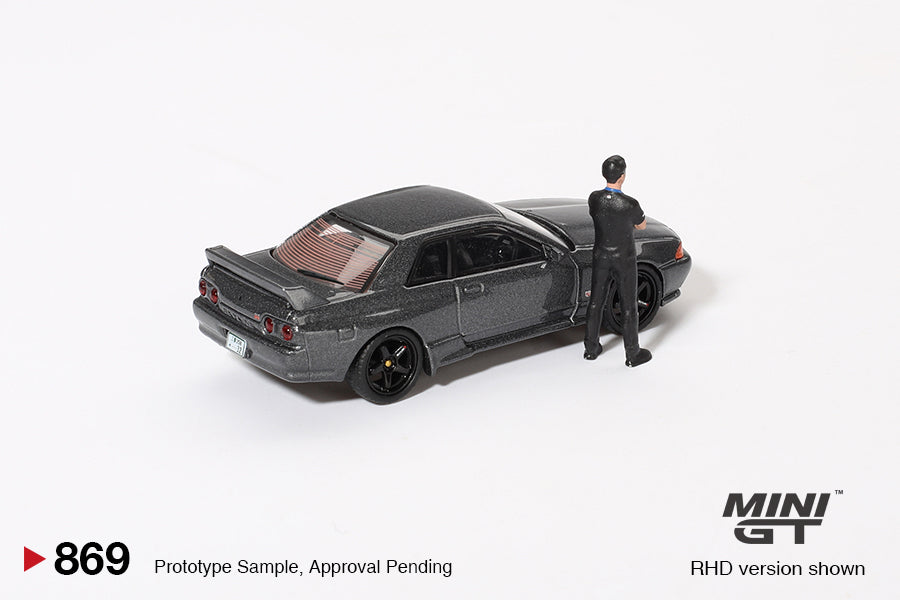 Nissan Skyline GT-R (R32) Gunmetal with Matsuda Figure Tsugio Matsuda Collection - Mini GT - Scala 1/64 MGT00869-R