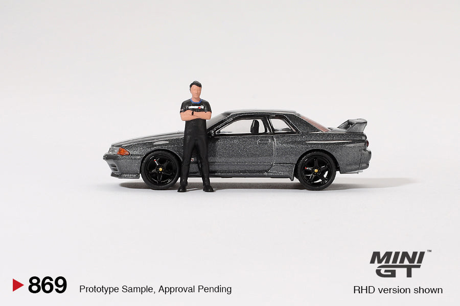 Nissan Skyline GT-R (R32) Gunmetal with Matsuda Figure Tsugio Matsuda Collection - Mini GT - Scala 1/64 MGT00869-R