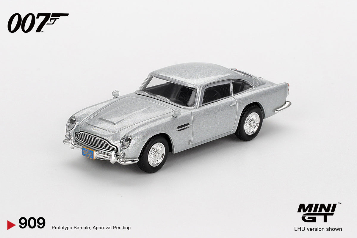 Aston Martin DB5 Casino Royale James Bond 007 movie 2006 - Mini GT - Scala 1/64 MGT00909-007J Japanese Blister