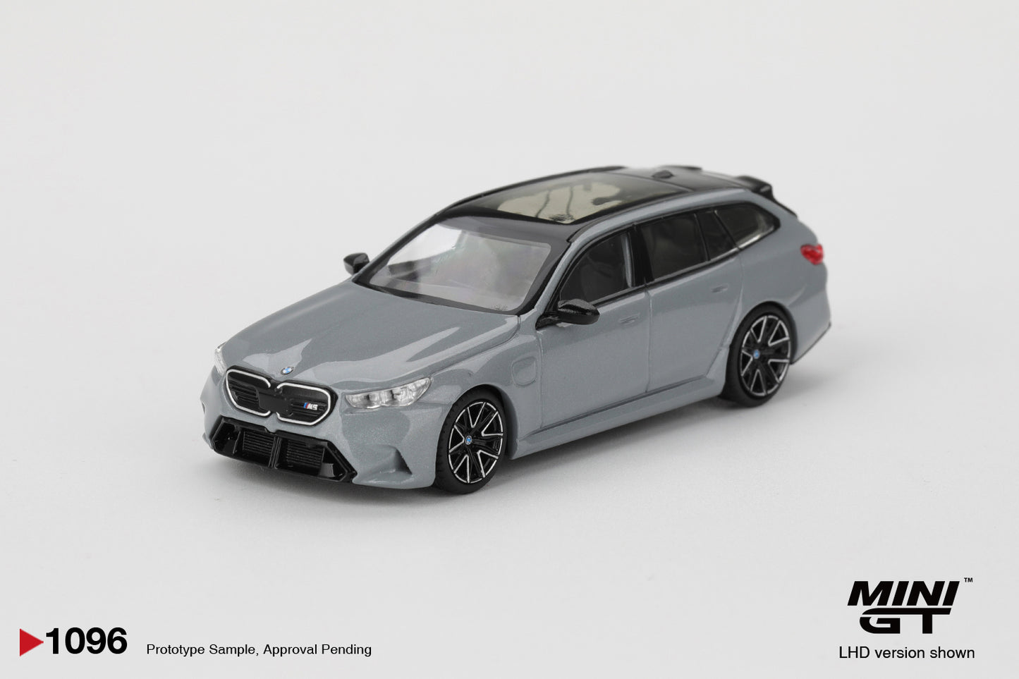 BMW M5 Touring Brooklyn Grey Metallic 2025 - Mini GT - Scala 1/64 MGT01096-L