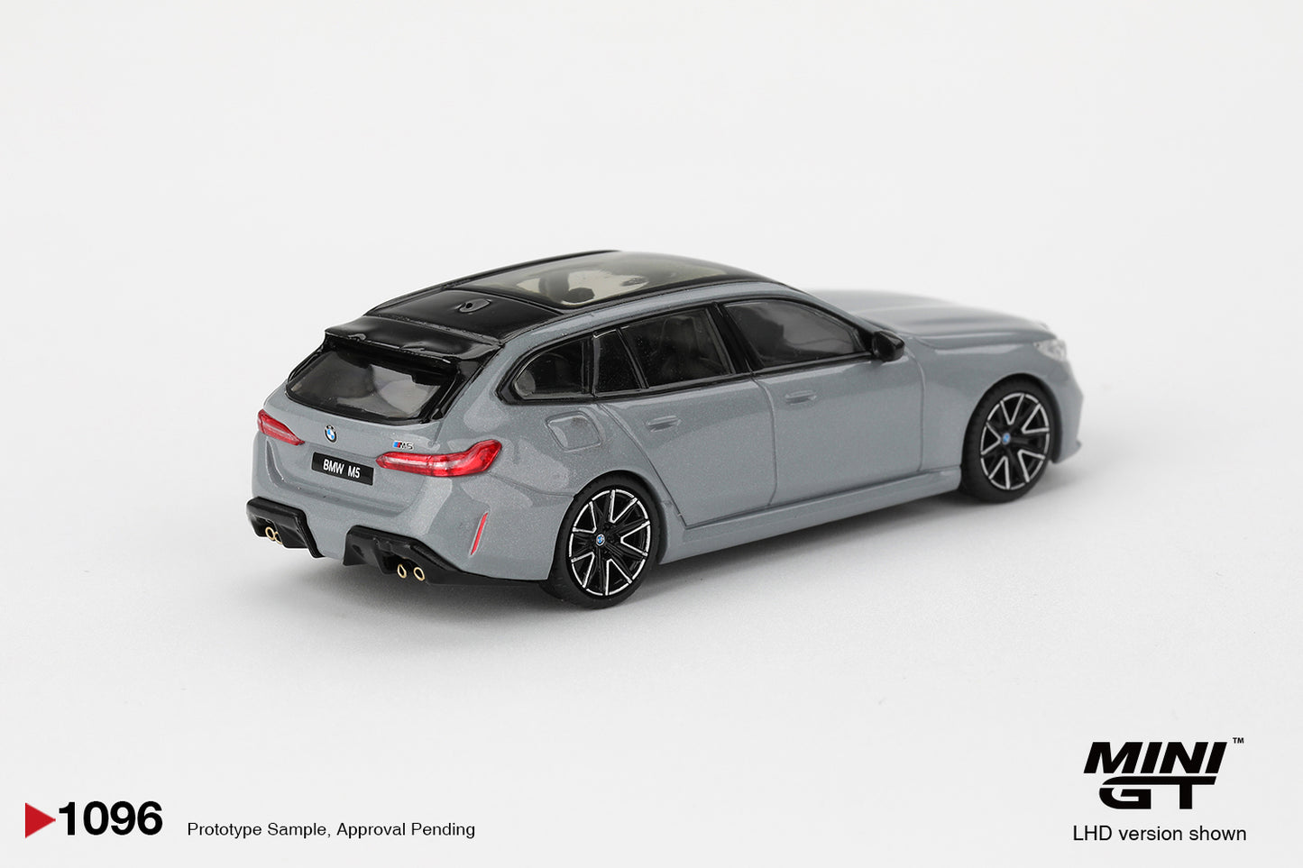 BMW M5 Touring Brooklyn Grey Metallic 2025 - Mini GT - Scala 1/64 MGT01096-L