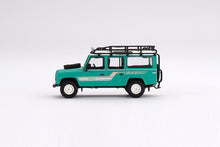 Carica l&#39;immagine nel visualizzatore di Gallery, Land Rover Defender 110 1985 County Station Wagon Trident Green LDH - Mini GT - Scala 1/64
