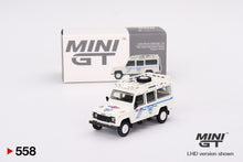 Charger l&#39;image dans la galerie, Land Rover Defender 110 1991 Safari Rally Martini Racing Support Vehicle LDH - Mini GT - Scala 1/64
