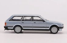 Cargar imagen en el visor de la galería, Peugeot 505 SW Azul Claro - Equipo DCT Die Cast - Escala 1/64
