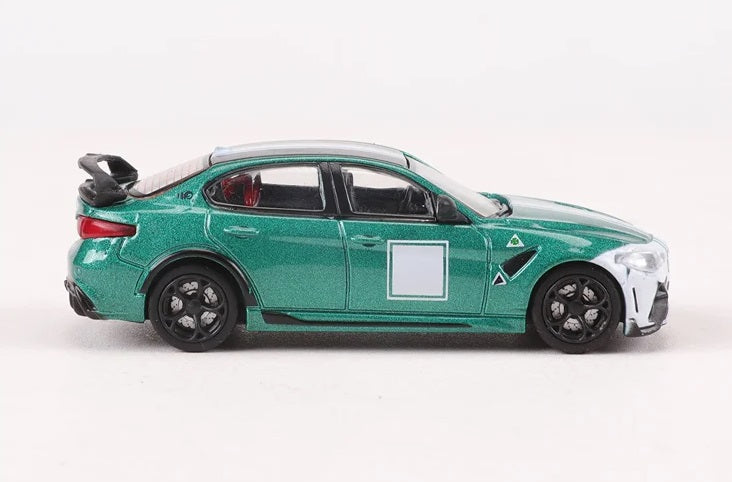 Alfa Romeo Giulia GTAm Verde - Equipo DCT Die Cast - Escala 1/64