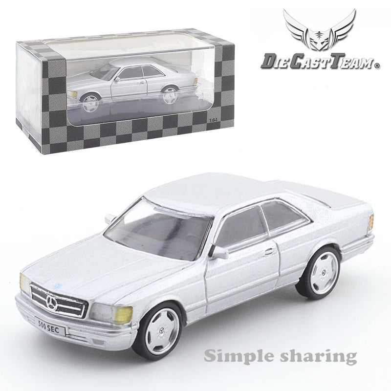 Mercedes - Benz 500 SEC Plata - Equipo DCT Die Cast - Escala 1/64