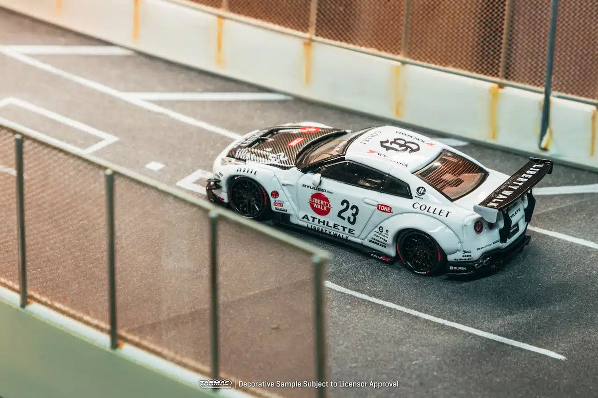 LB-WORKS Nissan GT-R R35 type 2 White With Metal Oil Can Packaging - HOBBY64 - Tarmac Works - Scala 1/64 T64-090-WH