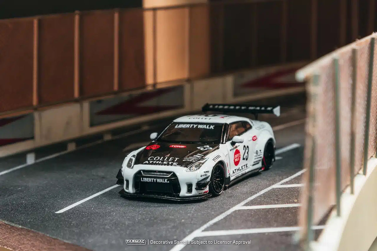 LB-WORKS Nissan GT-R R35 type 2 White With Metal Oil Can Packaging - HOBBY64 - Tarmac Works - Scala 1/64 T64-090-WH