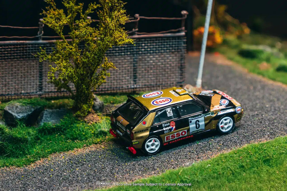 Lancia Delta HF Integrale #6 ECR Piancavallo Rally Winner 1993 - HOBBY64 - Tarmac Works - Scala 1/64 T64-049-93PIR06