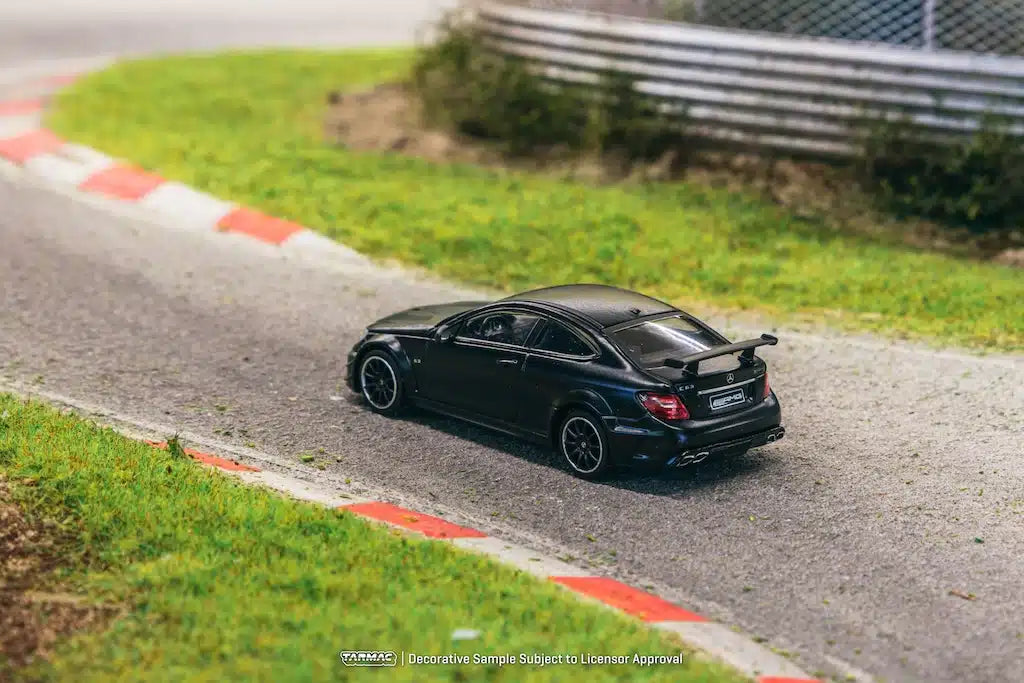 Mercedes-Benz C 63 AMG Coupé Black Series Matte Black - Tarmac Works GLOBAL64 - Scala 1/64 T64G-009-MB