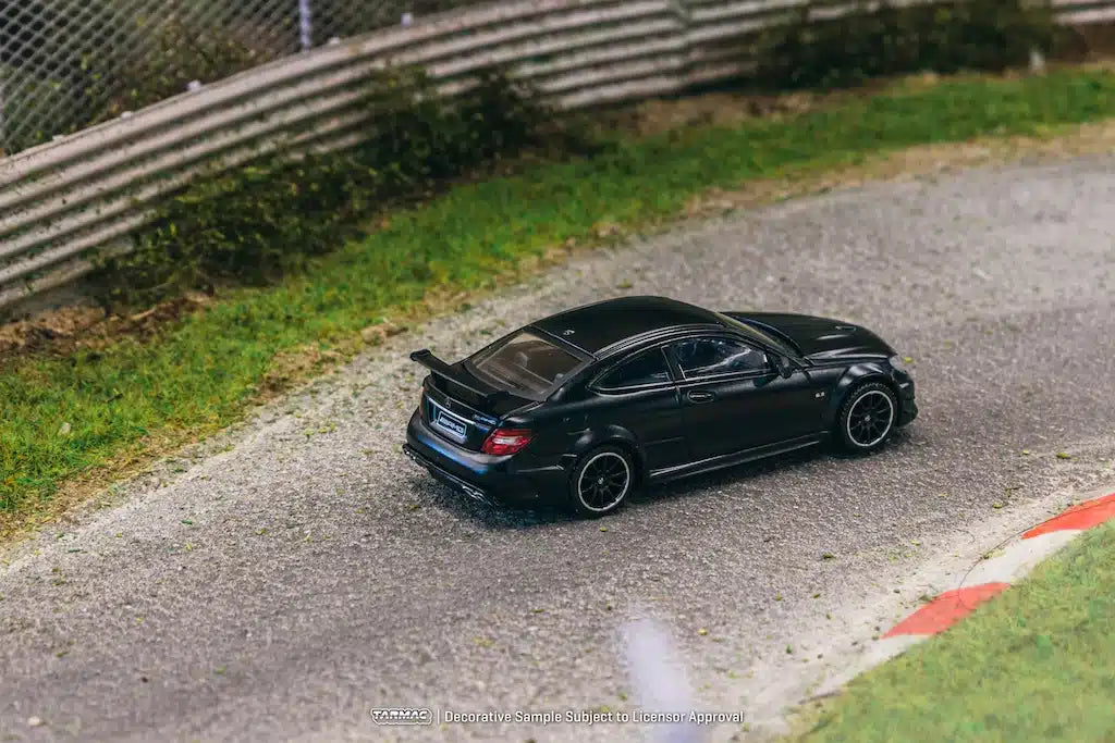 Mercedes-Benz C 63 AMG Coupé Black Series Matte Black - Tarmac Works GLOBAL64 - Scala 1/64 T64G-009-MB