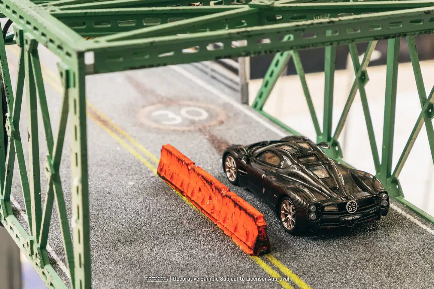 Pagani Utopia Black Carbon Fiber - Tarmac Works GLOBAL64 - Scala 1/64 T64G-TL055-BCF