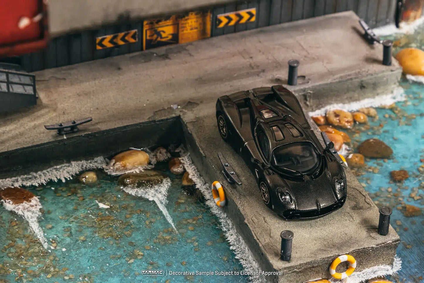 Pagani Utopia Black Carbon Fiber - Tarmac Works GLOBAL64 - Scala 1/64 T64G-TL055-BCF