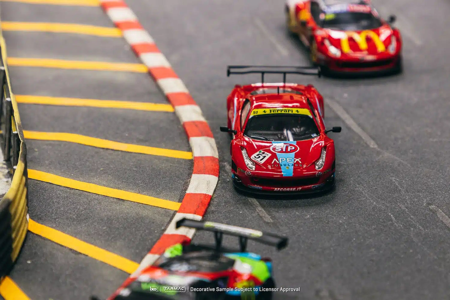 Ferrari 458 Italia GT3 FIA GT3 Europe 2011 - Tarmac Works HOBBY64 - Scala 1/64 T64-073-11FGE51