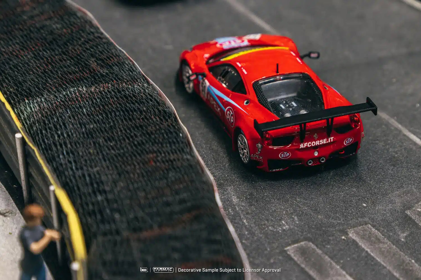 Ferrari 458 Italia GT3 FIA GT3 Europe 2011 - Tarmac Works HOBBY64 - Scala 1/64 T64-073-11FGE51